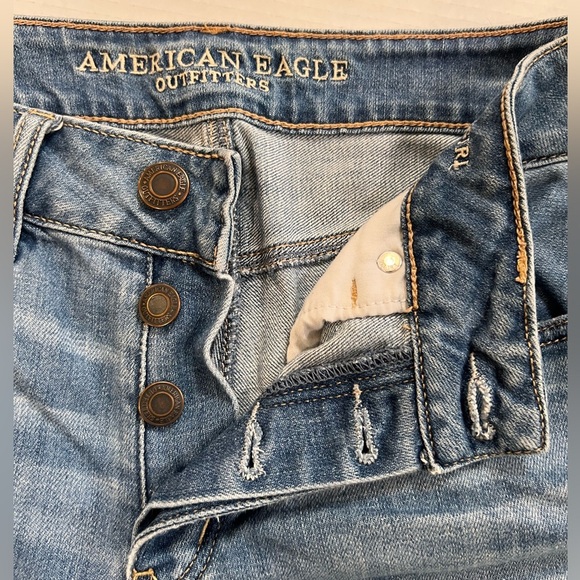 American Eagle Jeans Tomgirl Tapered Distressed Button Fly Womens 4 - Picture 4 of 7